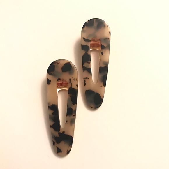 Hairclips - Picture 1 of 1